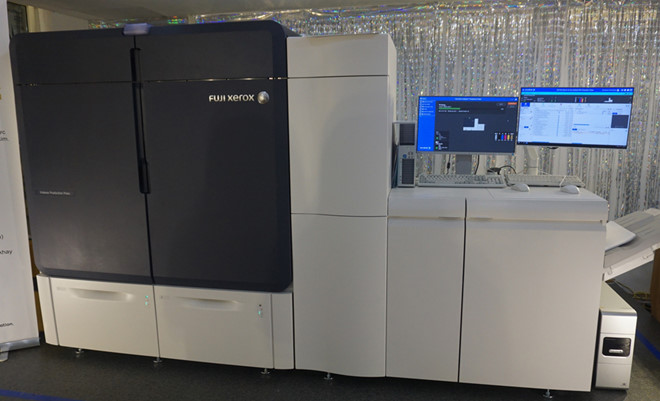 Hệ thống máy in Iridesse Production Press 6 màu của Fuji Xerox /// Ảnh: T.Luân